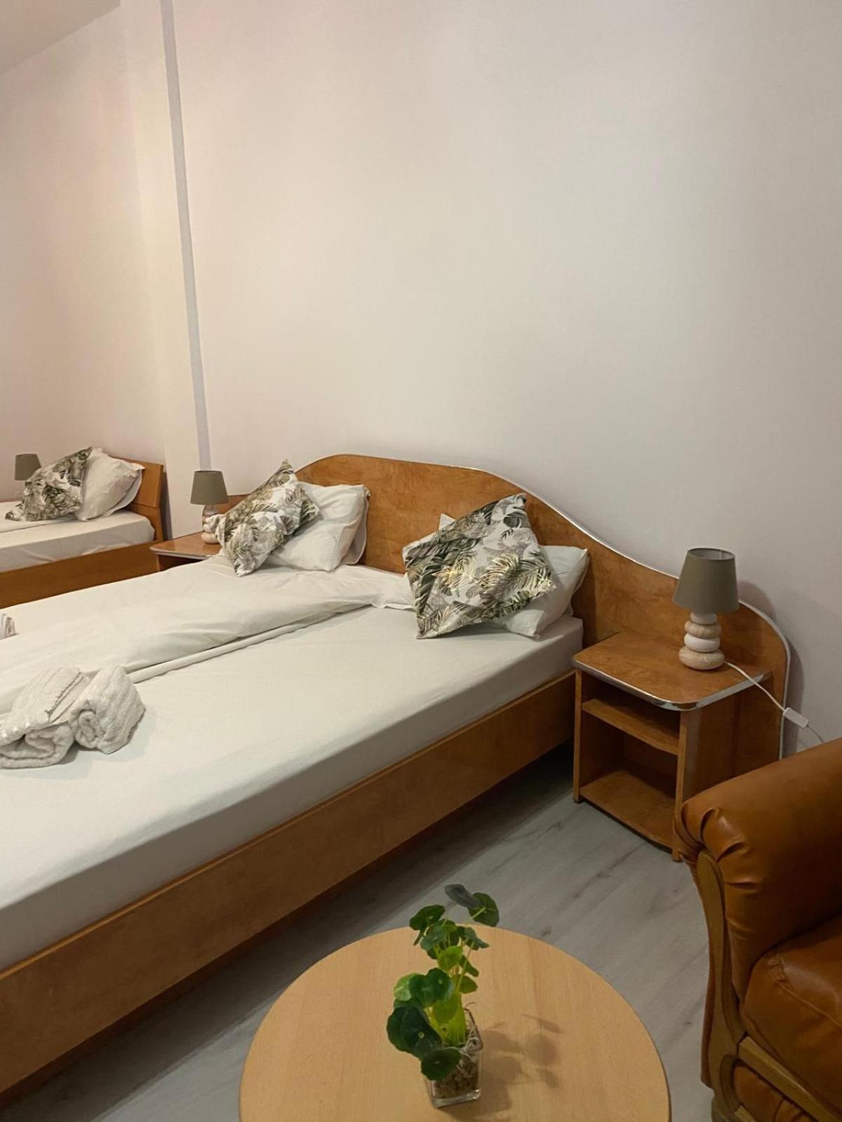 Hotel Green House クラヨーヴァ エクステリア 写真