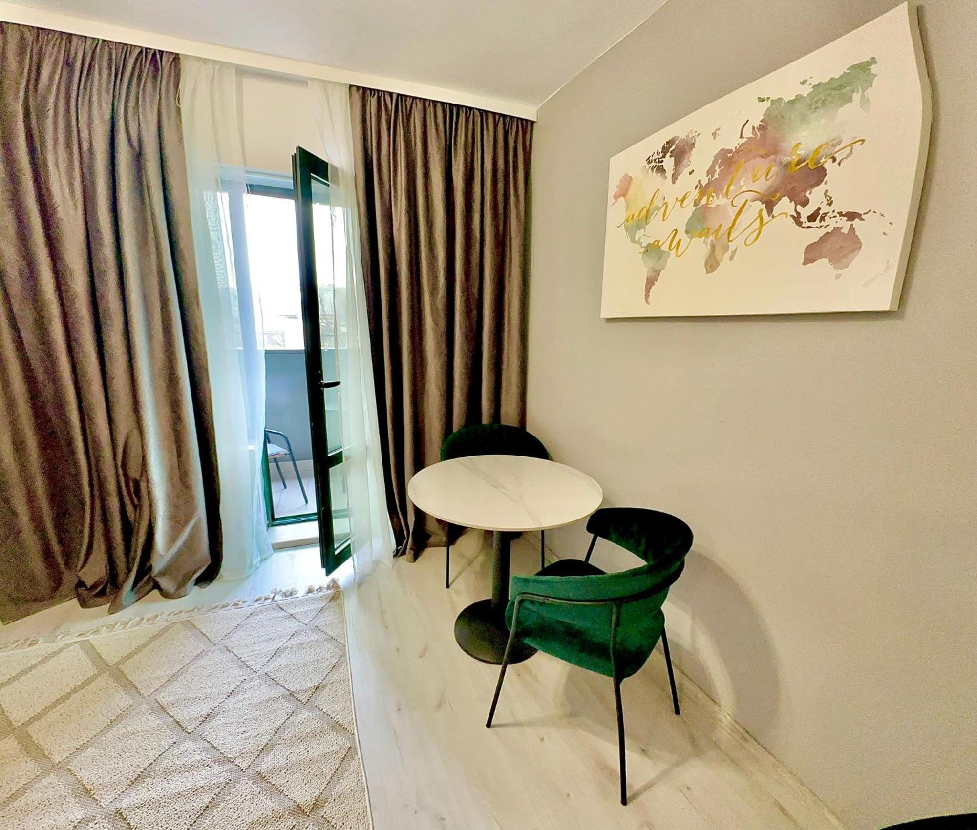 Hotel Green House クラヨーヴァ エクステリア 写真
